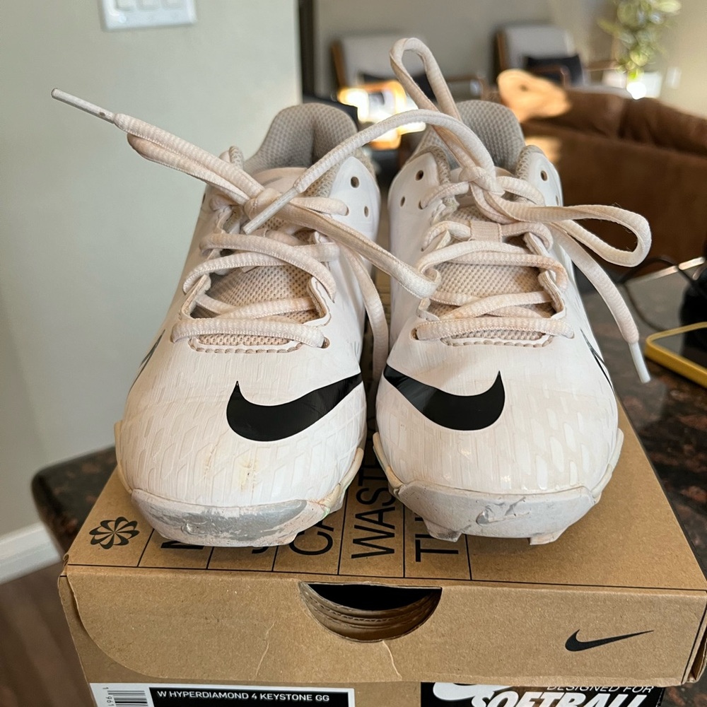 Nike cleats - Picture 2 of 3